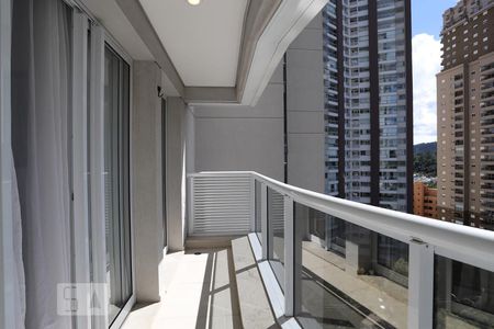 Varanda de apartamento à venda com 1 quarto, 50m² em Empresarial 18 do Forte, Barueri