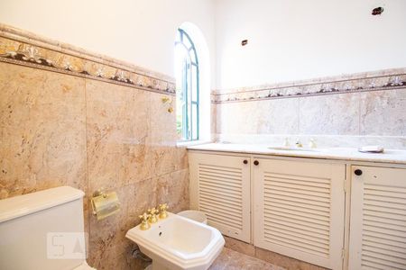 Casa de condomínio para alugar com 600m², 4 quartos e 3 vagasBanheiro Suite 1