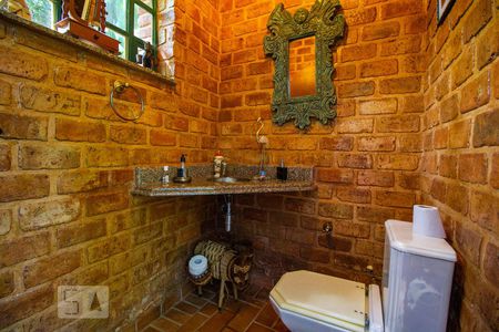 Casa de condomínio para alugar com 600m², 4 quartos e 3 vagasBanheiro Social