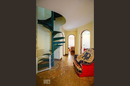 Casa de condomínio para alugar com 600m², 4 quartos e 3 vagasCorredor