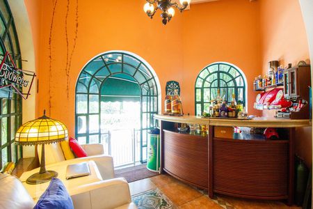 Casa de condomínio para alugar com 600m², 4 quartos e 3 vagasSala