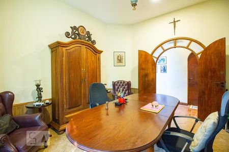 Casa de condomínio para alugar com 600m², 4 quartos e 3 vagasEscritório