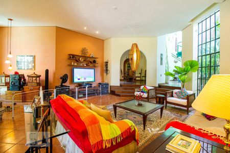 Casa de condomínio para alugar com 600m², 4 quartos e 3 vagasSala