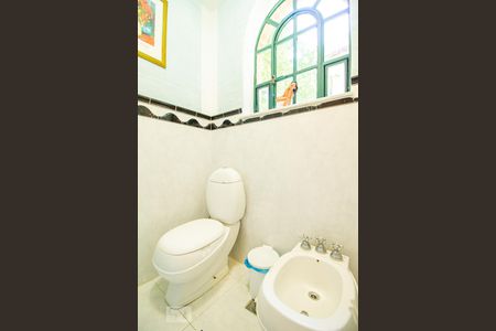 Casa de condomínio para alugar com 600m², 4 quartos e 3 vagasBanheiro