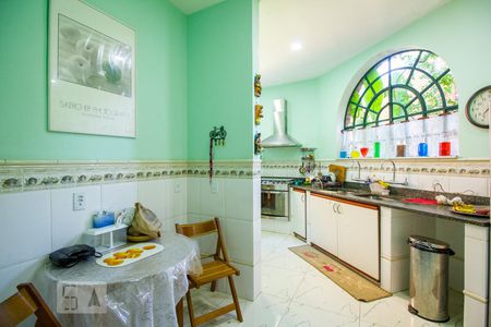 Casa de condomínio para alugar com 600m², 4 quartos e 3 vagasCozinha