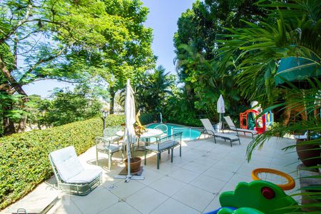 Casa de condomínio para alugar com 600m², 4 quartos e 3 vagasÁrea Externa