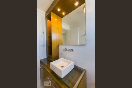 Banheiro de apartamento à venda com 2 quartos, 63m² em Vila Olímpia, São Paulo