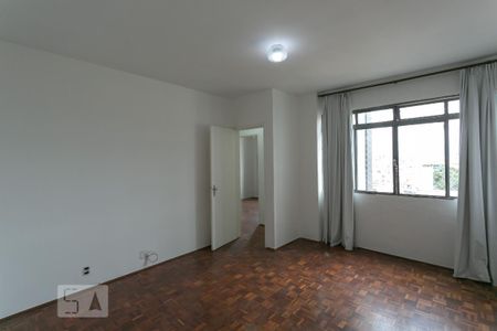Sala de apartamento à venda com 2 quartos, 70m² em Sagrada Família, Belo Horizonte