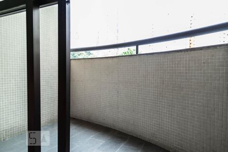 Apartamento à venda com 40m², 1 quarto e 1 vaga Apartamento à venda com 40m², 1 quarto e 1 vagaVaranda