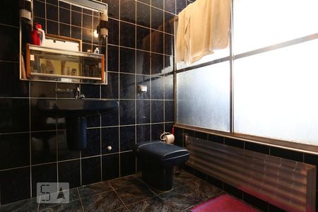 Casa à venda com 110m², 2 quartos e sem vaga Casa à venda com 110m², 2 quartos e sem vagaBanheiro da Suíte 02