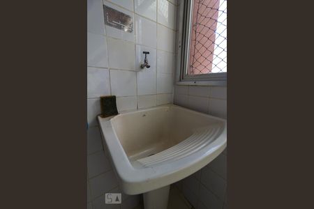 Apartamento à venda com 58m², 2 quartos e 1 vagaDetalhe da area de serviço tanque