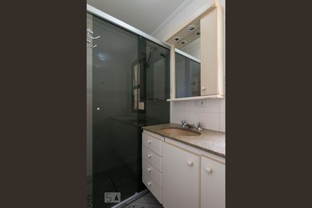 Banheiro social de apartamento à venda com 3 quartos, 100m² em Vila Dom Pedro I, São Paulo