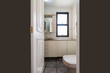 Banheiro social de apartamento à venda com 3 quartos, 100m² em Vila Dom Pedro I, São Paulo