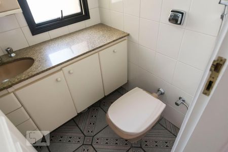 Banheiro social de apartamento à venda com 3 quartos, 100m² em Vila Dom Pedro I, São Paulo