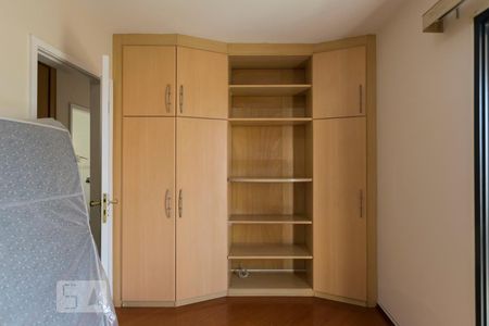 Apartamento à venda com 100m², 3 quartos e 2 vagasQuarto 1 (Armários)