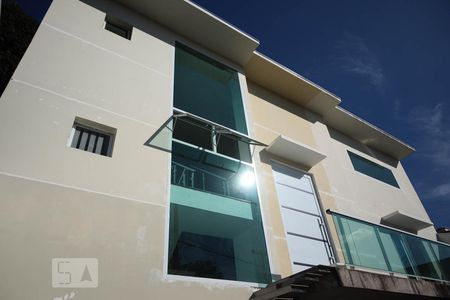 Casa à venda com 310m², 3 quartos e 3 vagasFachada