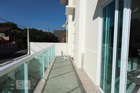 Casa à venda com 310m², 3 quartos e 3 vagasSacada frente