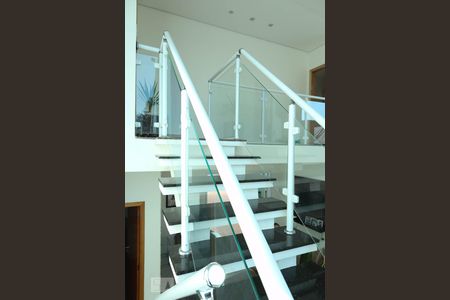 Casa à venda com 310m², 3 quartos e 3 vagasEscadas