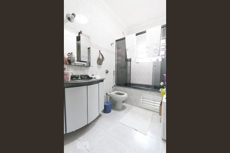 Casa à venda com 205m², 3 quartos e 2 vagasBanheiro da suíte