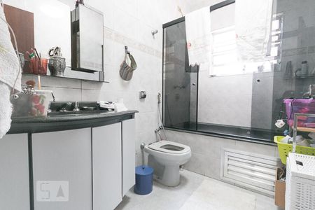 Casa à venda com 205m², 3 quartos e 2 vagasBanheiro da suíte