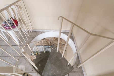 Casa à venda com 205m², 3 quartos e 2 vagasEscada da varanda