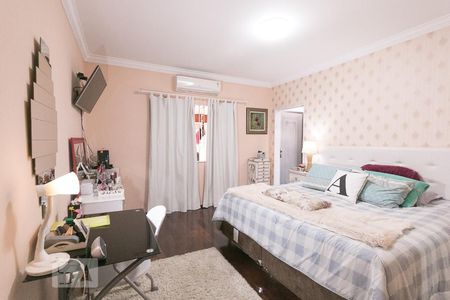 Casa à venda com 205m², 3 quartos e 2 vagasSuíte