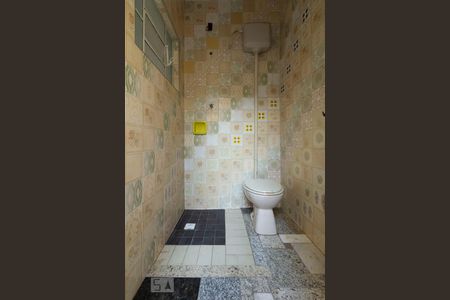 Casa para alugar com 90m², 2 quartos e 1 vaga Casa para alugar com 90m², 2 quartos e 1 vagaBanheiro de Serviço