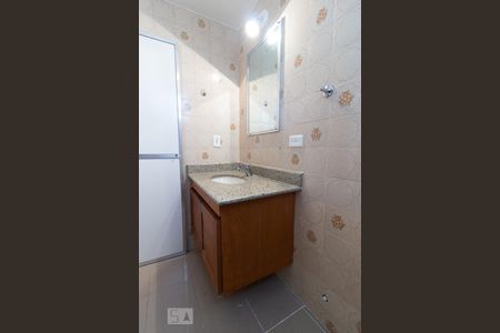 Banheiro de apartamento para alugar com 3 quartos, 123m² em Jardim das Acácias, São Paulo