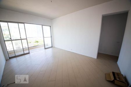 Sala  de Apartamento com 2 quartos, 110m² Santa Rosa 