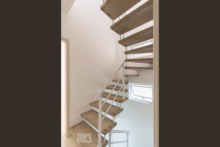 Casa para alugar com 280m², 4 quartos e 2 vagasEscada