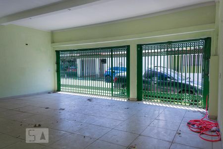 Casa à venda com 250m², 3 quartos e 5 vagas Casa à venda com 250m², 3 quartos e 5 vagasGaragem