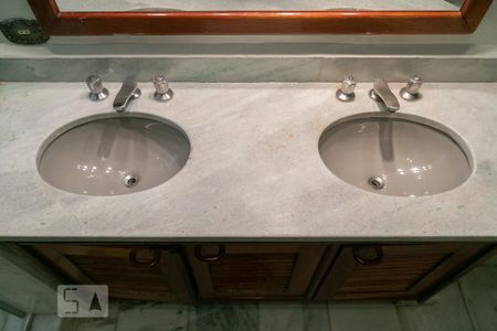 Apartamento para alugar com 110m², 2 quartos e sem vaga Apartamento para alugar com 110m², 2 quartos e sem vagaDetalhe do banheiro