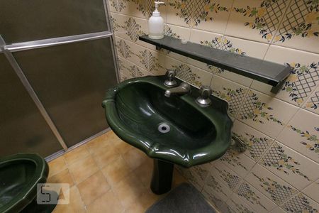 Banheiro 2  de casa à venda com 7 quartos, 800m² em Vila Vera, São Paulo