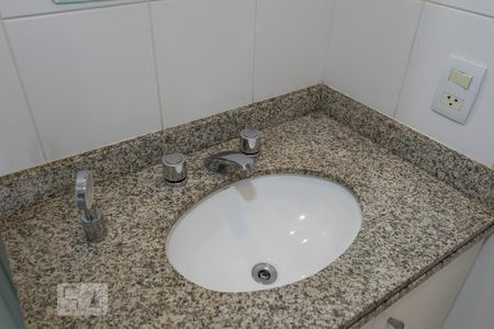 Banheiro social (Torneira) de apartamento para alugar com 2 quartos, 70m² em Cambuci, São Paulo
