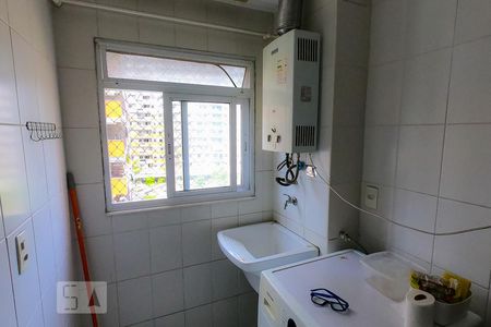 Apartamento à venda com 76m², 3 quartos e 2 vagas Apartamento à venda com 76m², 3 quartos e 2 vagasDetalhe da area de serviço