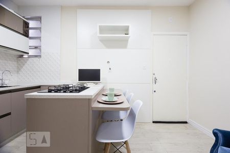 Sala e cozinha de kitnet/studio para alugar com 1 quarto, 40m² em Centro, Florianópolis