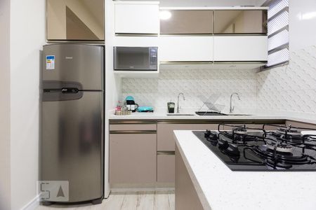 Sala e cozinha de kitnet/studio para alugar com 1 quarto, 40m² em Centro, Florianópolis