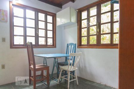 Sala de jantar de casa de condomínio para alugar com 2 quartos, 70m² em Lagoa da Conceição, Florianópolis
