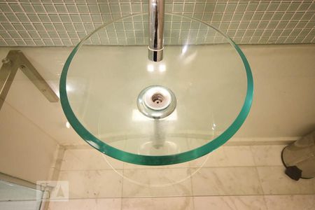 Detalhe do banheiro de apartamento para alugar com 1 quarto, 67m² em Vila Suzana, São Paulo