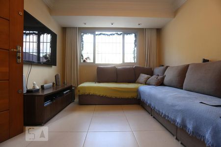 Casa à venda com 120m², 3 quartos e 2 vagasSala