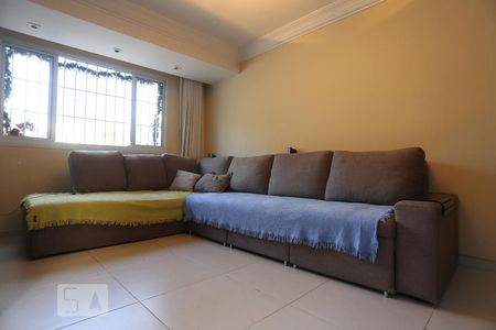 Casa à venda com 120m², 3 quartos e 2 vagasSala