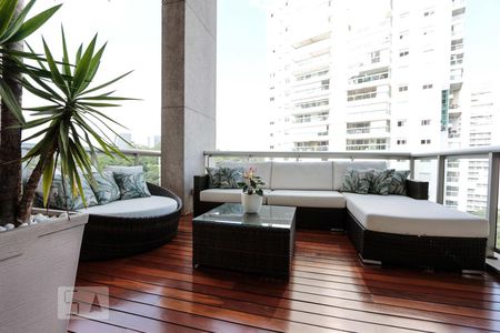 varanda de apartamento para alugar com 2 quartos, 97m² em Parque do Morumbi, São Paulo