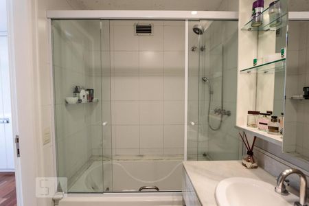 Apartamento para alugar com 97m², 2 quartos e 2 vagassuite