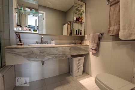 Apartamento para alugar com 97m², 2 quartos e 2 vagassuite
