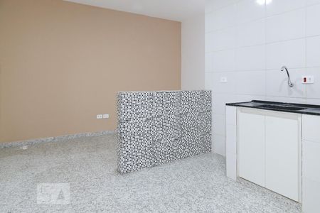 Sala e cozinha de casa de condomínio para alugar com 2 quartos, 40m² em Jardim Japão, São Paulo