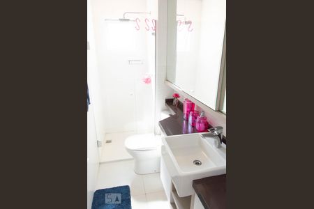 Banheiro de apartamento para alugar com 1 quarto, 55m² em Auxiliadora, Porto Alegre