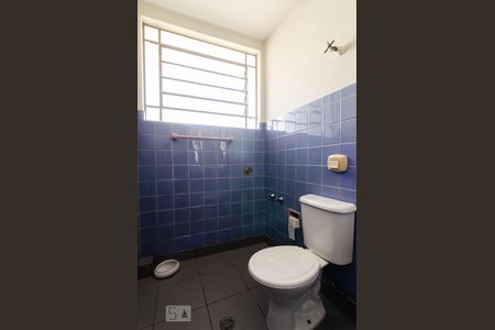 Banheiro de apartamento à venda com 1 quarto, 58m² em Centro, Campinas