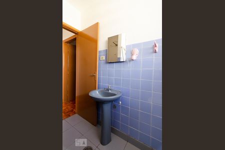 Banheiro de apartamento à venda com 1 quarto, 58m² em Centro, Campinas