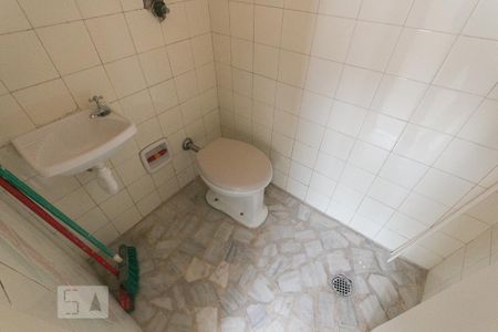Banheiro de serviço  de apartamento para alugar com 2 quartos, 73m² em Vila Mariana, São Paulo