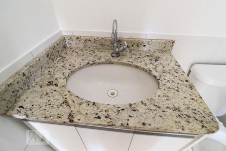 Banheiro de apartamento para alugar com 2 quartos, 47m² em Parque Oeste Industrial, Goiânia